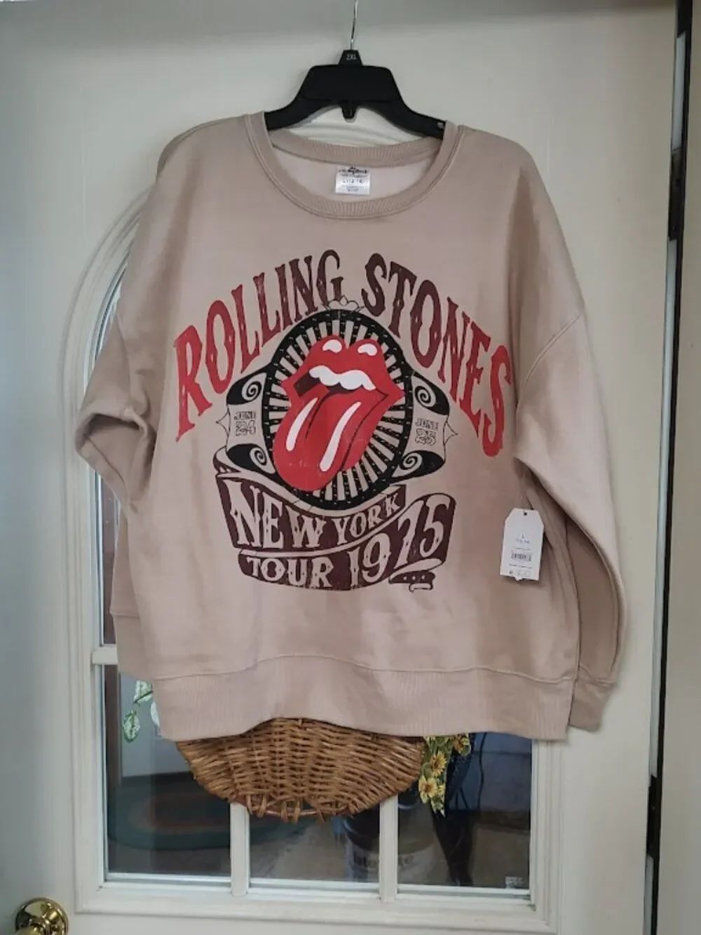 New Time And Tru Beige Colored Rolling Stones Sweatshirt Size Women's L 12/14
